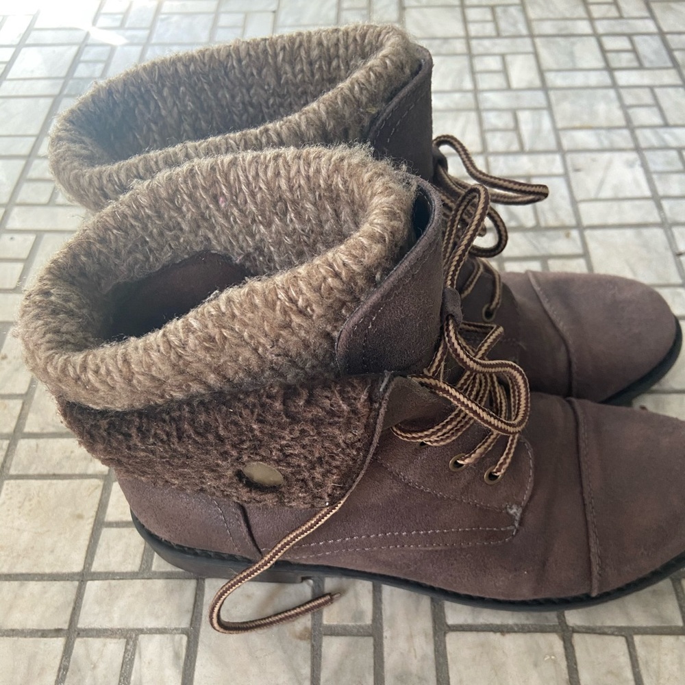 Boots - Picture 2 of 4